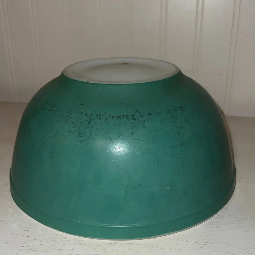 1940s Vintage Pyrex Primary Green mixing bowl